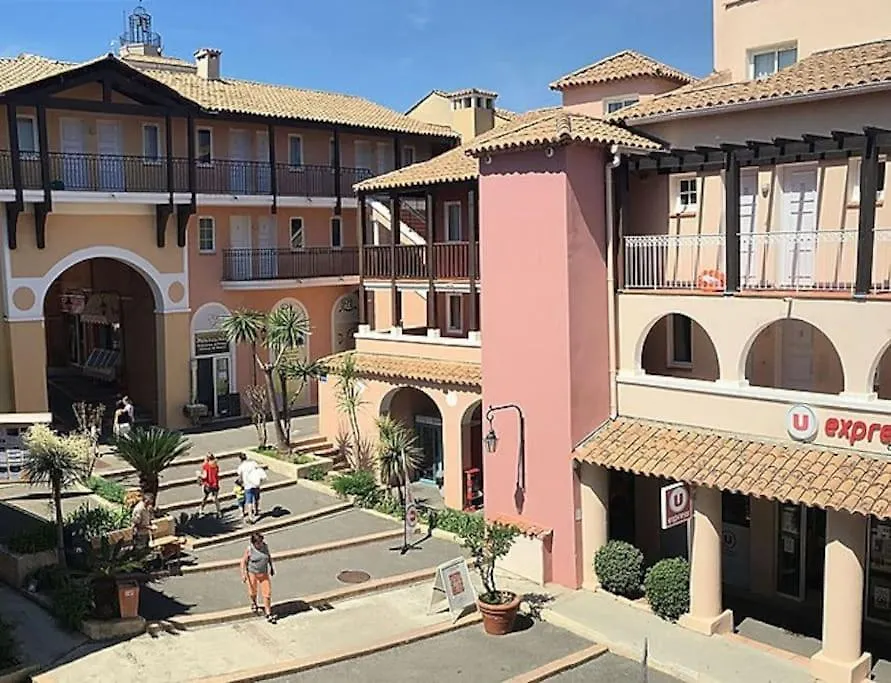 Superbe Duplex T3 Climatise Avec Terrasse Et Solarium, Magnifique Vue Mer Et Golf Saint-Raphaël 0*,  France