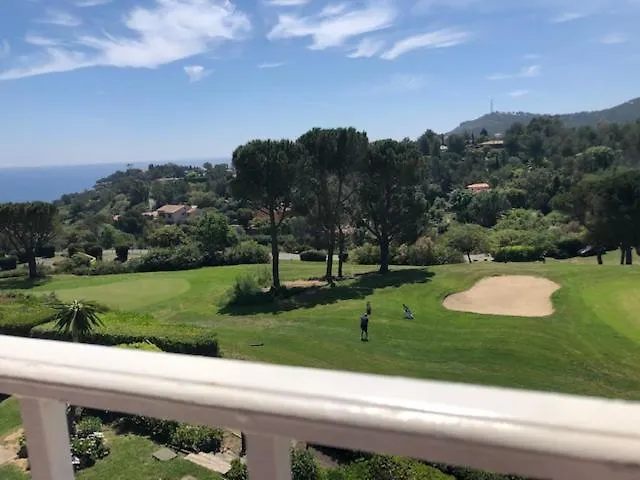 Appartement Superbe Duplex T3 Climatise Avec Terrasse Et Solarium, Magnifique Vue Mer Et Golf Saint-Raphaël